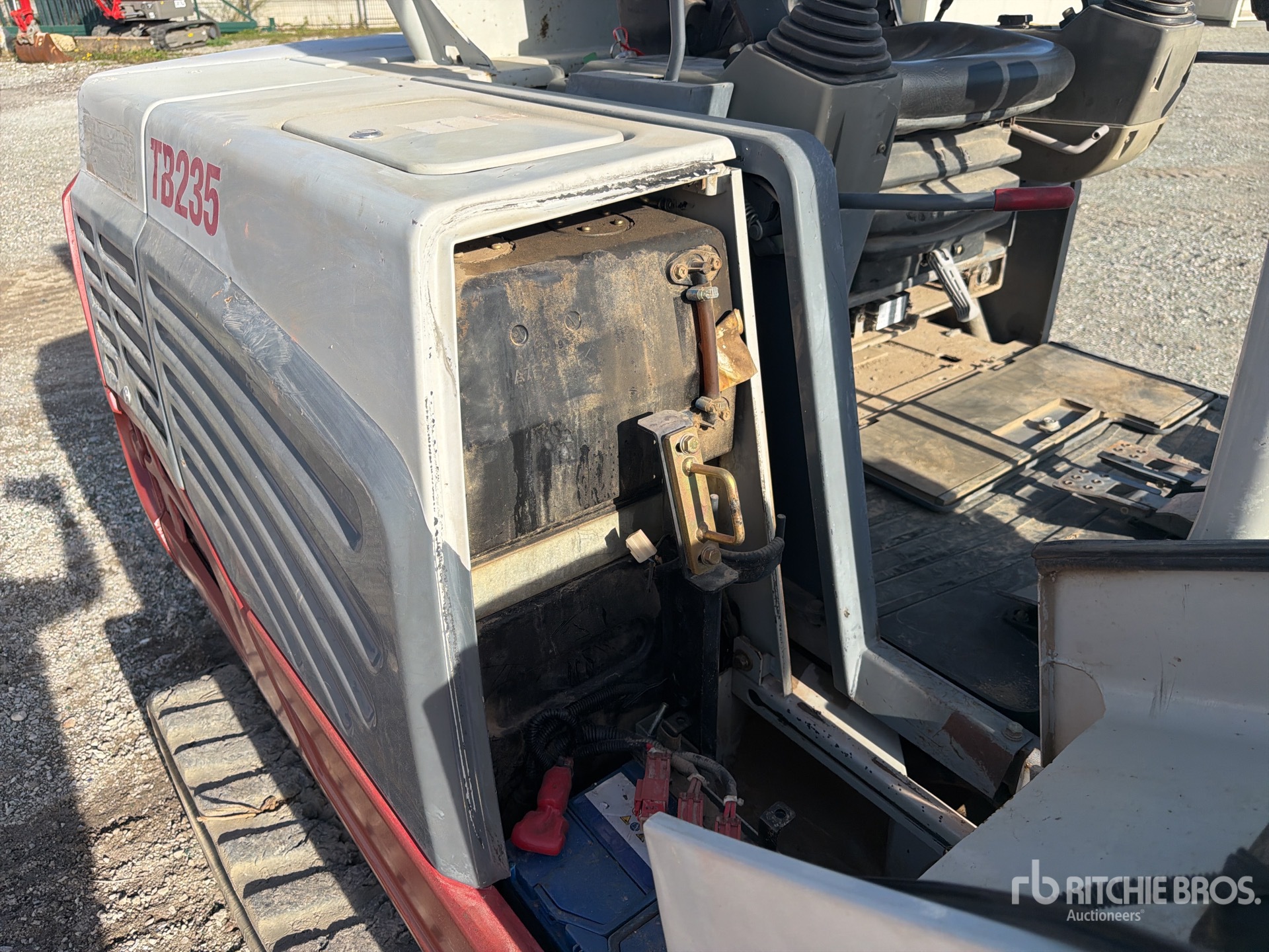 2016 Takeuchi TB235
