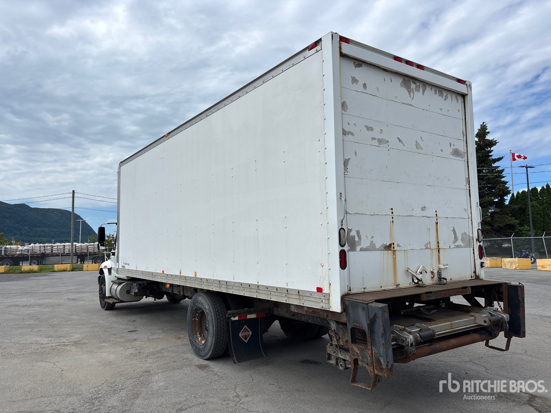 2012 International 4300M7 SBA