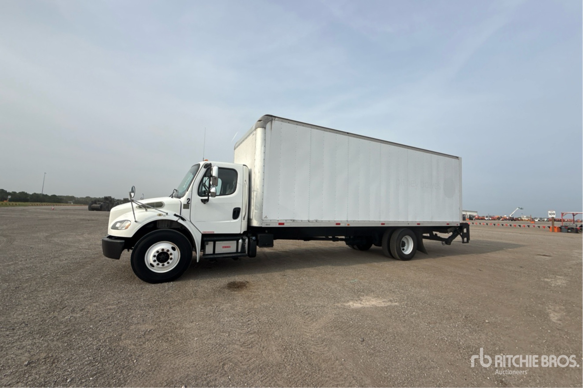 2019 Freightliner M2106