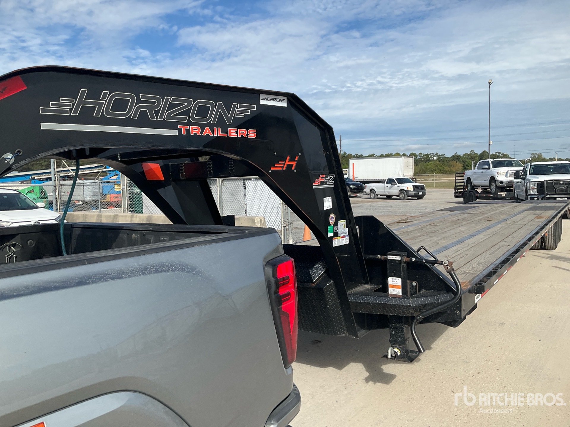 2026 Horizon 40 ft T/A Gooseneck
