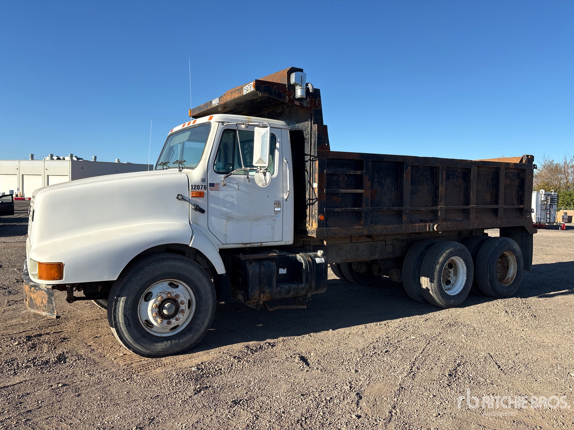 2000 International 2674