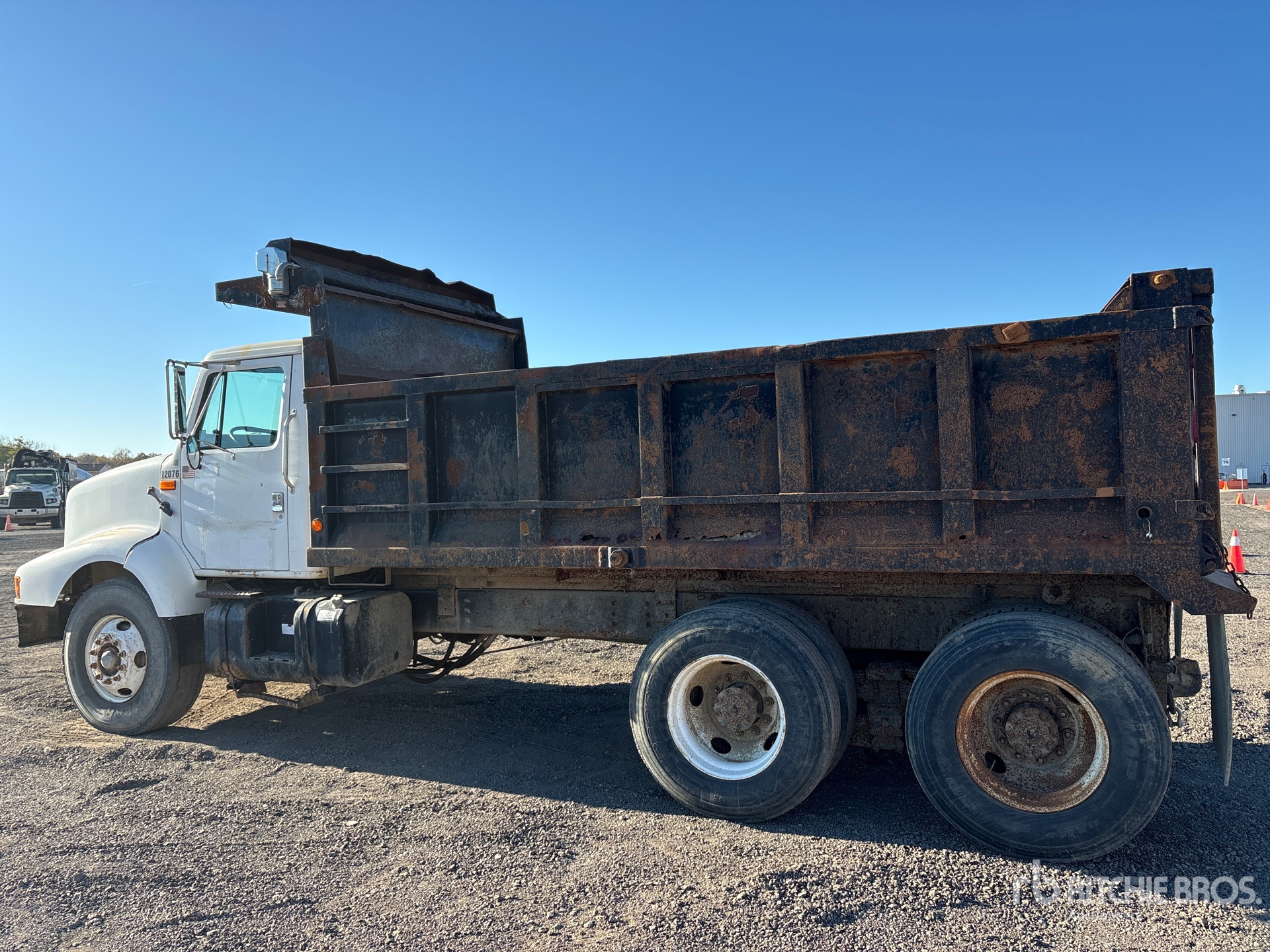 2000 International 2674