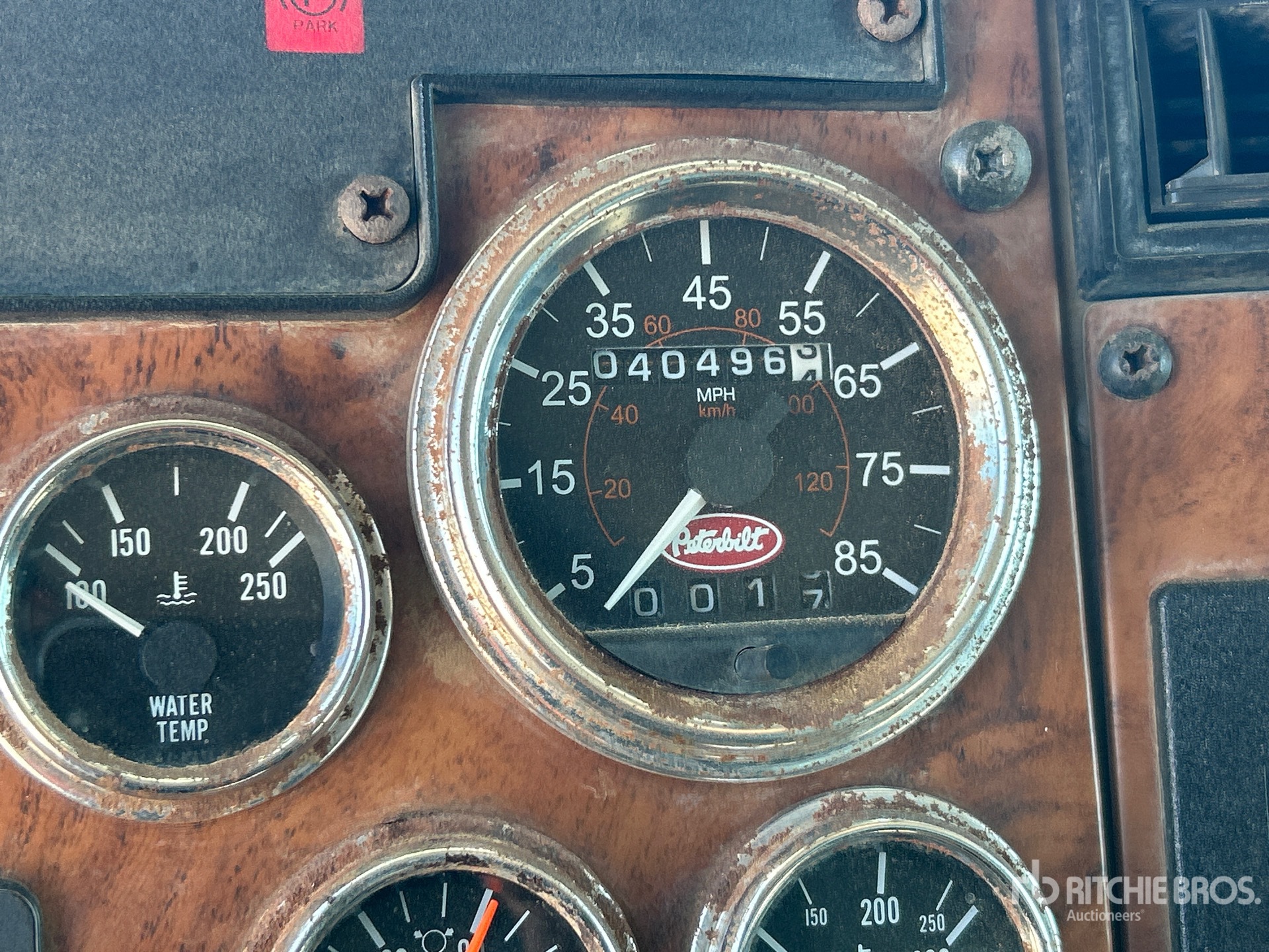 2009 Peterbilt 335