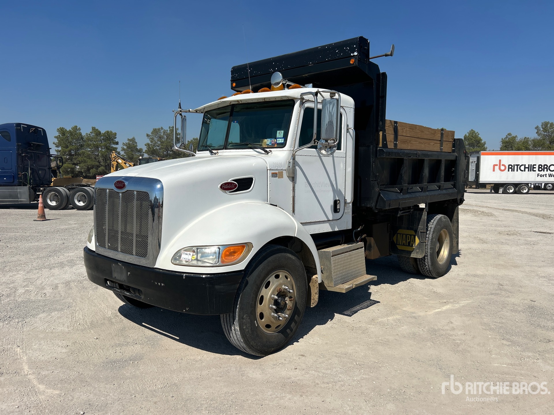 2009 Peterbilt 335