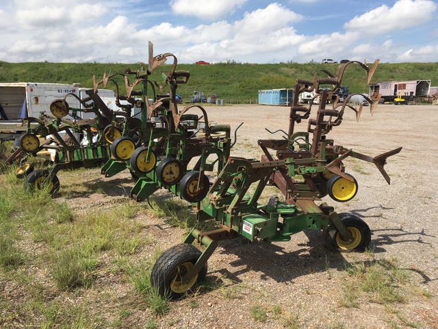 John Deere 845 Cultivator