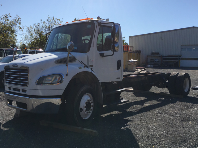 2006 (unverified) Freightliner M2 106 Cab & Chassis