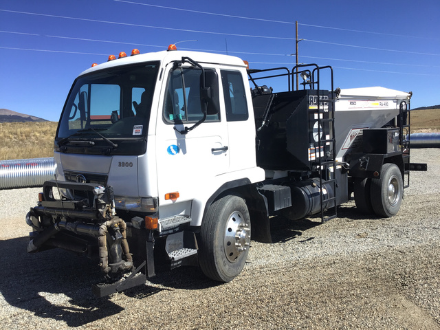 2010 Nissan UD3300 Hot Patch Truck