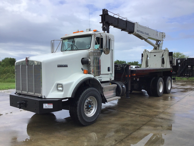 National Crane 600E2 Straight Boom on 2013 Kenworth T800 T/A Truck