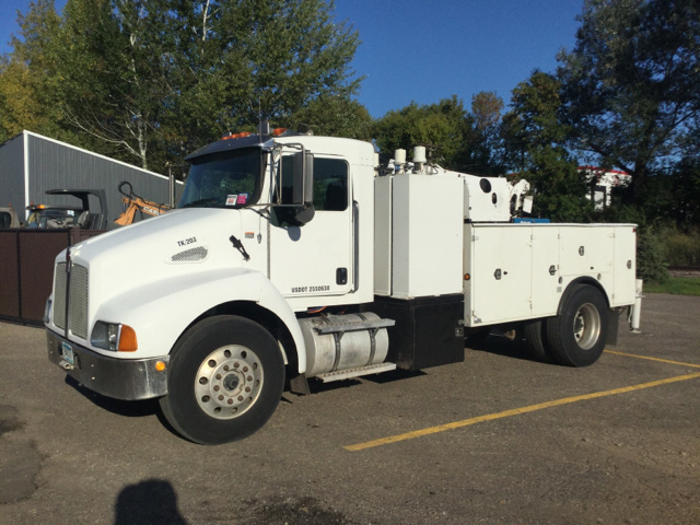 2007 (unverified) Kenworth T300 S/A Service Truck w/ Crane