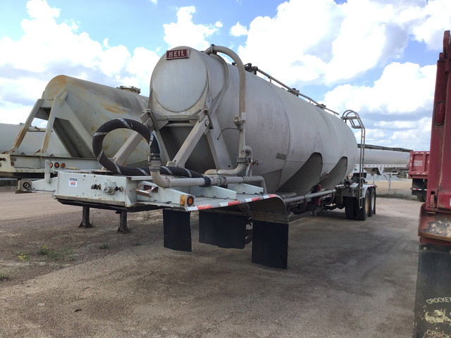 1999 Heil 1040 cu ft T/A Aluminum Pneumatic Bulk Trailer