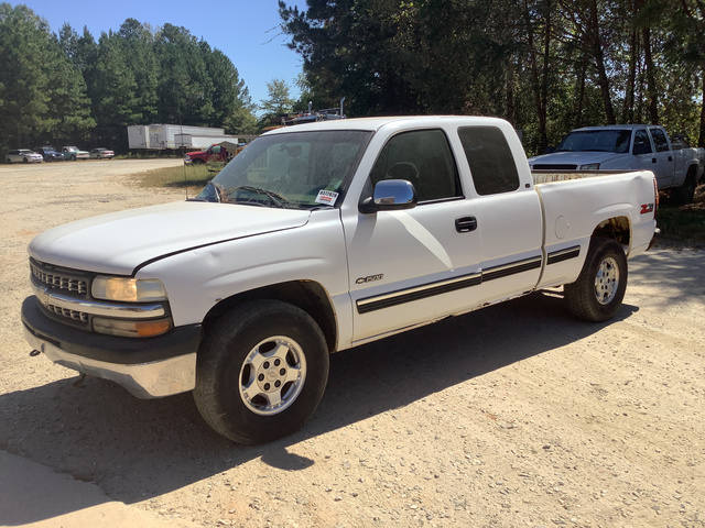 2000 Chevrolet Silverado K1500 LS Z71 4x4 Extended Cab Pickup