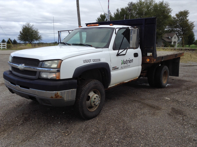 2004 Chevrolet Silverado 3500 4x4 Flatbed Truck 2004 Chevrolet Silverado 3500 4x4 Flatbed Truck