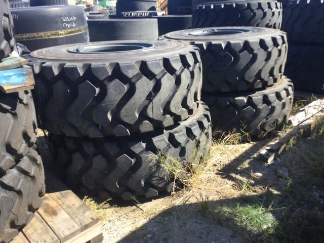 Lot of (4) Michelin 23.5R25 Tires w/Wheels Lot of (4) Michelin 23.5R25 Tires w/Wheels