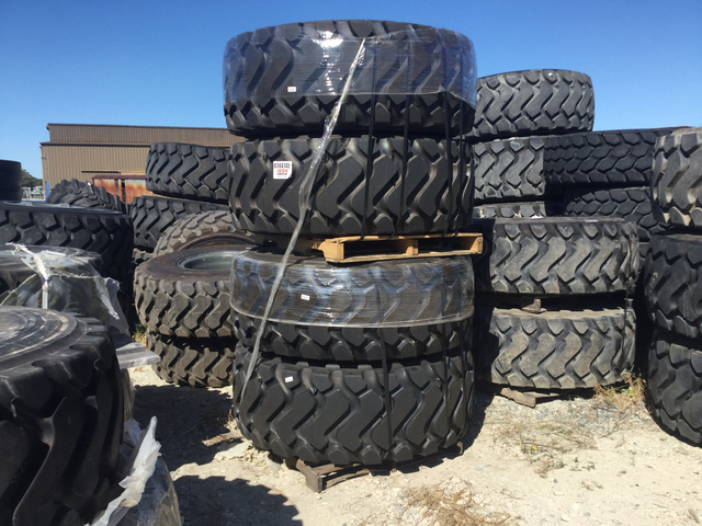 Lot of (4) Michelin 23.5R25 Tires w/Wheels Lot of (4) Michelin 23.5R25 Tires w/Wheels