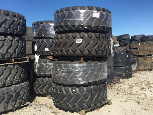 Lot of (4) Michelin 23.5R25 Tires w/Wheels Lot of (4) Michelin 23.5R25 Tires w/Wheels