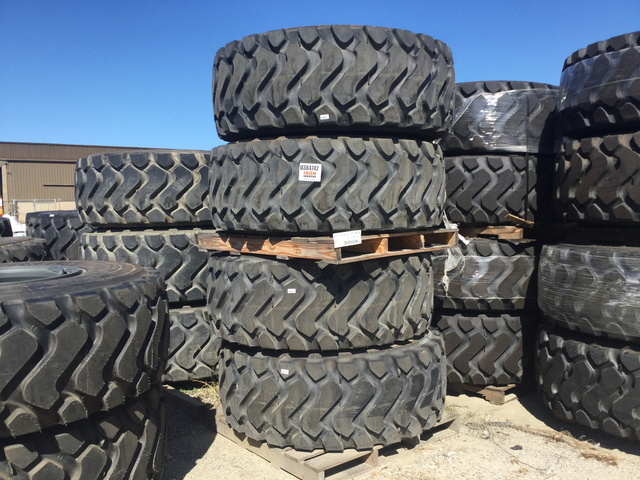 Lot of (4) Michelin 23.5R25 Tires w/Wheels Lot of (4) Michelin 23.5R25 Tires w/Wheels