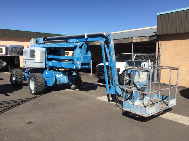 Genie Z-60/34 4WD Diesel Articulating Boom Lift