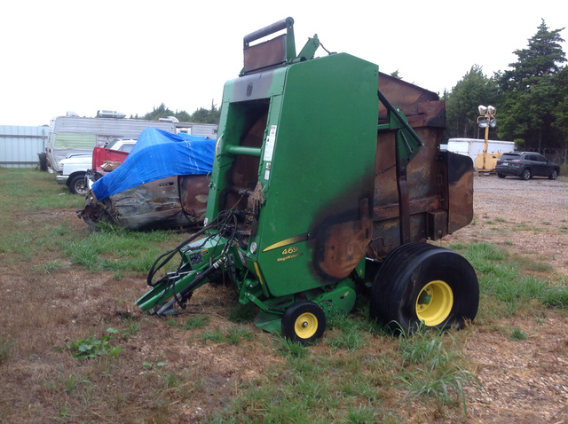 John Deere 469 Round Baler