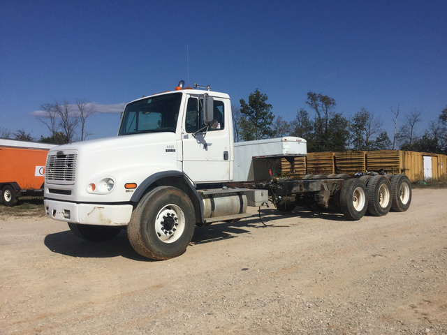 2000 Freightliner FL112 Cab & Chassis