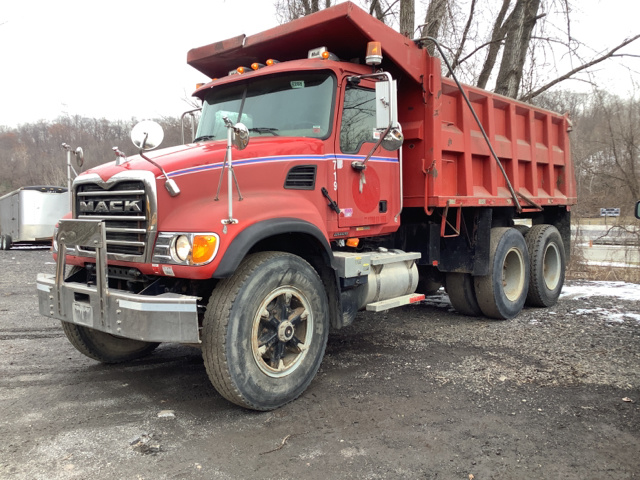 2004 Mack CV713 T/A Dump Truck 2004 Mack CV713 T/A Dump Truck