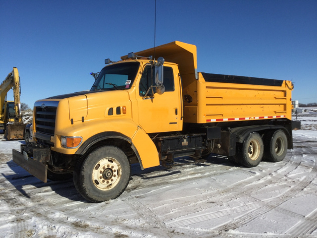 2000 (unverified) Sterling L9500 T/A Dump Truck 2000 (unverified) Sterling L9500 T/A Dump Truck