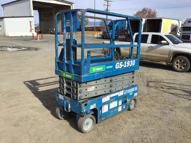 2007 Genie GS-1930 Electric Scissor Lift: 8'-20'