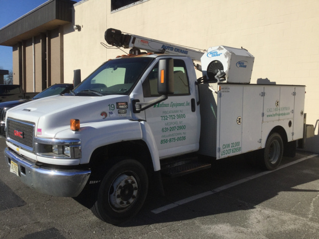 2006 GMC C5500 S/A Service Truck w/ Crane