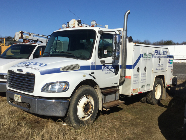 2005 Freightliner M2 S/A Service Truck w/ Crane 2005 Freightliner M2 S/A Service Truck w/ Crane