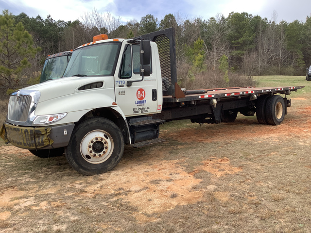 2002 International 4300 S/A Flatbed Truck 2002 International 4300 S/A Flatbed Truck