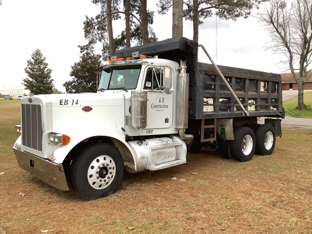 2003 Peterbilt 379 T/A Dump Truck 2003 Peterbilt 379 T/A Dump Truck