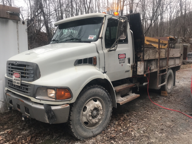 2002 Sterling M7500 S/A Flatbed Truck 2002 Sterling M7500 S/A Flatbed Truck