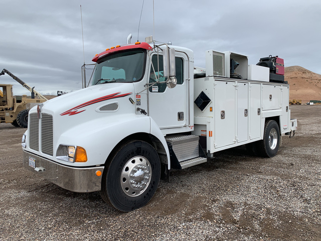 2000 Kenworth T300 S/A - S/A Service Truck w/ Crane