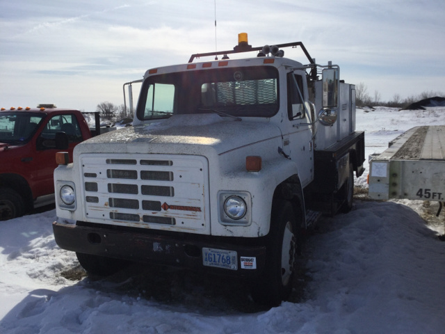1987 (unverified) International 1754 S/A Service Truck