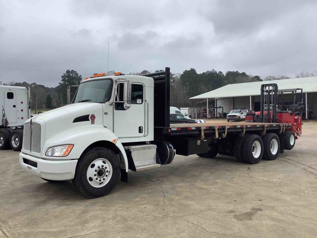 2018 Kenworth T370 6x4 T/A Flatbed Truck w/ Moffett M8 Truck Mounted Forklift 2018 Kenworth T370 6x4 T/A Flatbed Truck w/ Moffett M8 Truck Mounted Forklift