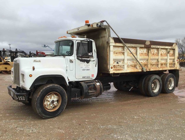 1988 Mack RD690S 6x4 T/A Dump Truck 1988 Mack RD690S 6x4 T/A Dump Truck