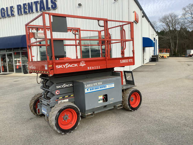 2015 (unverified) Skyjack SJ6832RTE 4WD Electric Scissor Lift