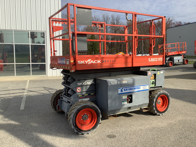 2014 (unverified) Skyjack SJ6832RTE 4WD Electric Scissor Lift