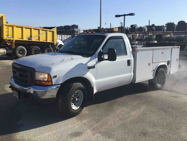 2000 Ford F-350 XL Super Duty 4x2 Utility Truck