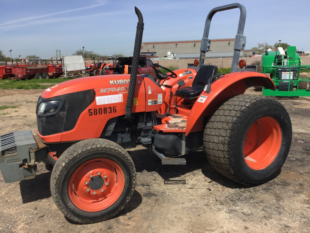 2013 (unverified) Kubota M7040SUHD 4WD Tractor 2013 (unverified) Kubota M7040SUHD 4WD Tractor