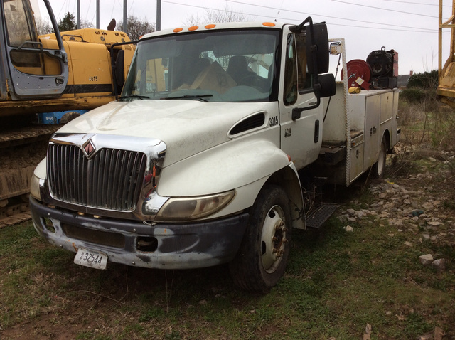 2002 (unverified) International 4300SBA S/A Service Truck