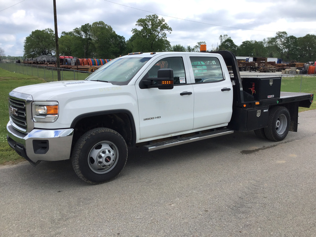 2015 GMC Sierra K3500HD 4x4 Flatbed Truck