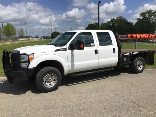 2015 Ford F-350 Super Duty 4x4 S/A Flatbed Truck
