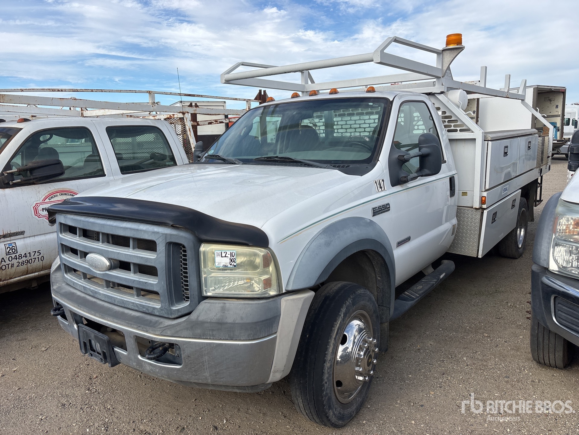 General Appearance with Bild, Ecke vorne links