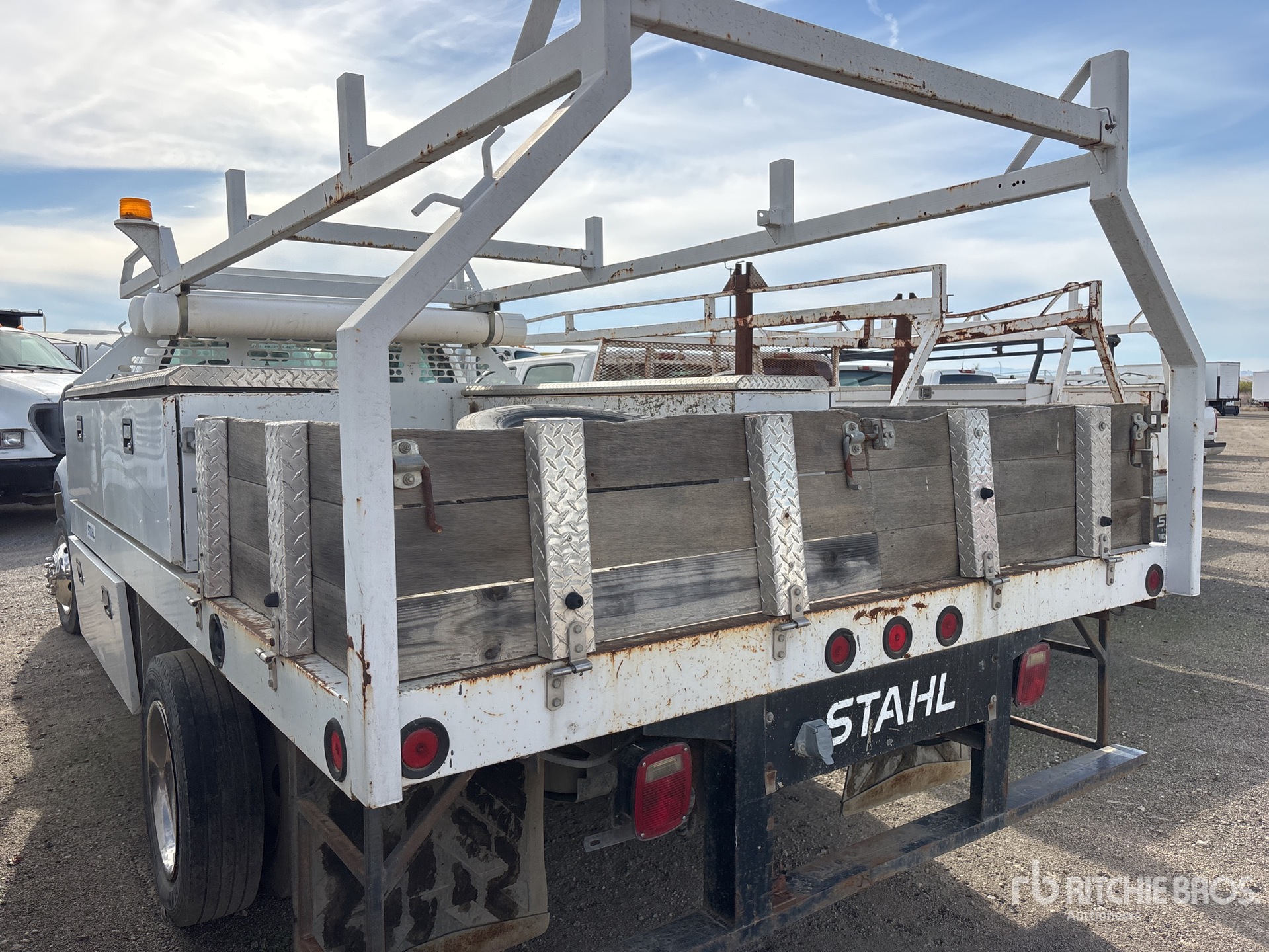 General Appearance with Bild, Ecke hinten links