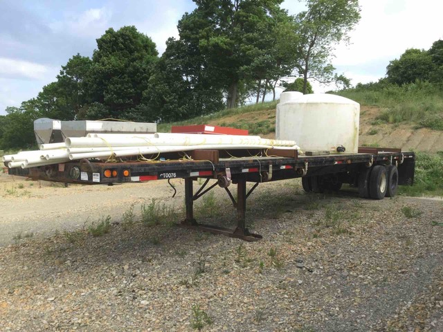 1967 (unverified) Fruehauf T/A Flatbed Trailer 1967 (unverified) Fruehauf T/A Flatbed Trailer
