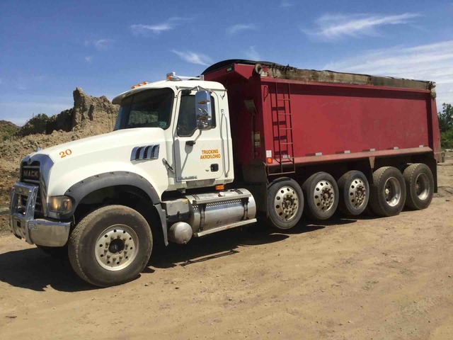2009 Mack GU713 12x4 Five Axle Dump Truck 2009 Mack GU713 12x4 Five Axle Dump Truck