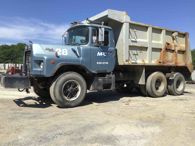 1988 Mack DM690S T/A Dump Truck 1988 Mack DM690S T/A Dump Truck