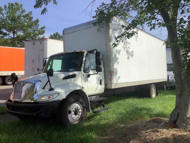 2009 International 4300 SBA 4X2 Van Truck