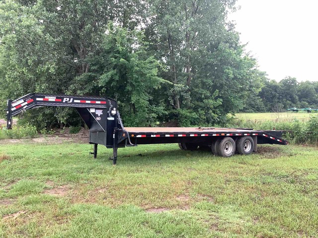 2016 PJ T/A Equipment Trailer