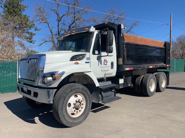 2013 International 7400 6x4 T/A Dump Truck 2013 International 7400 6x4 T/A Dump Truck